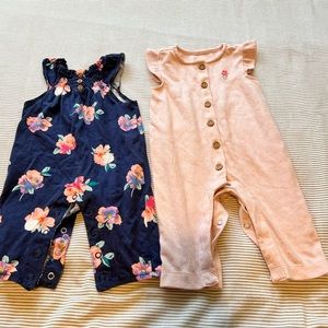 Set of 2 one piece bodysuit’s. Size 3M. Carters brand. New but no tags on them.